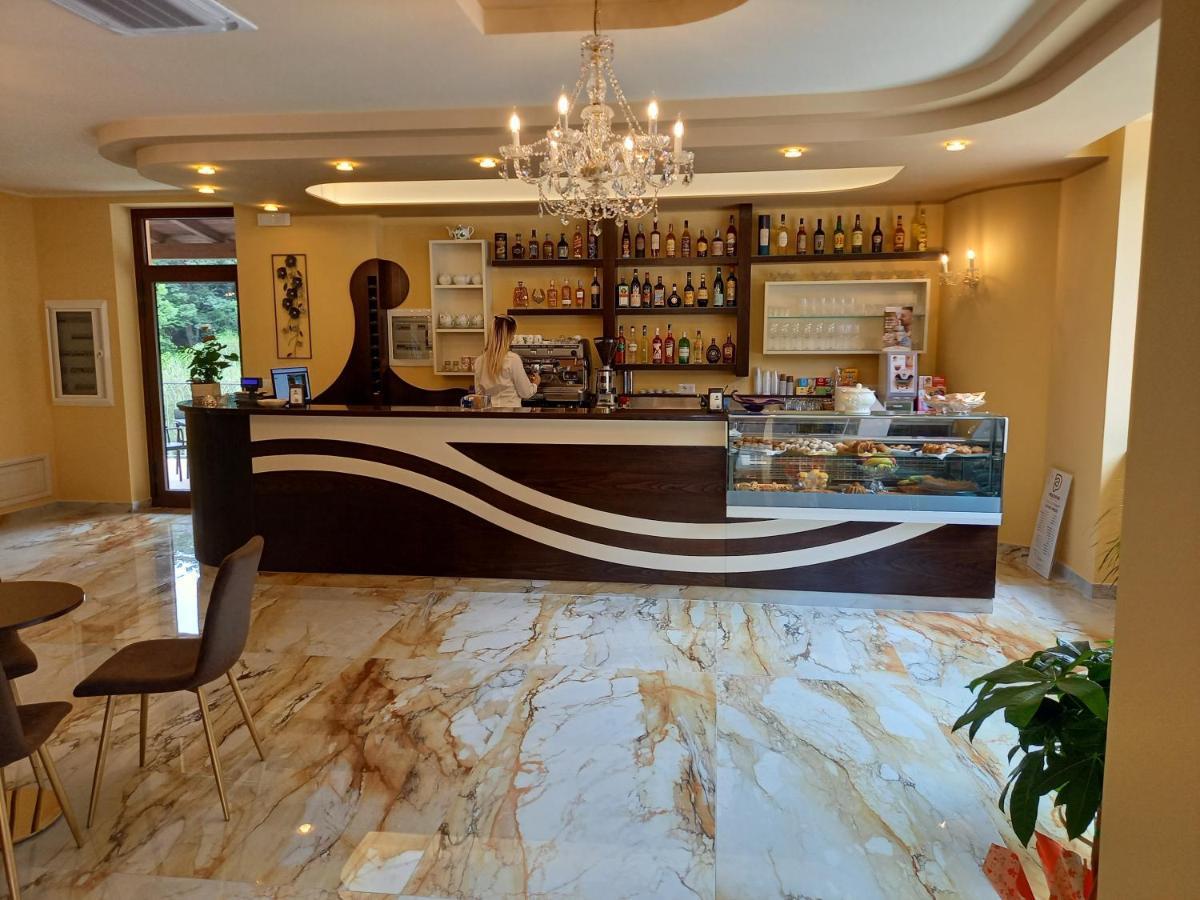 Hotel Ristorante Villa Terry Lauria Inferiore Buitenkant foto