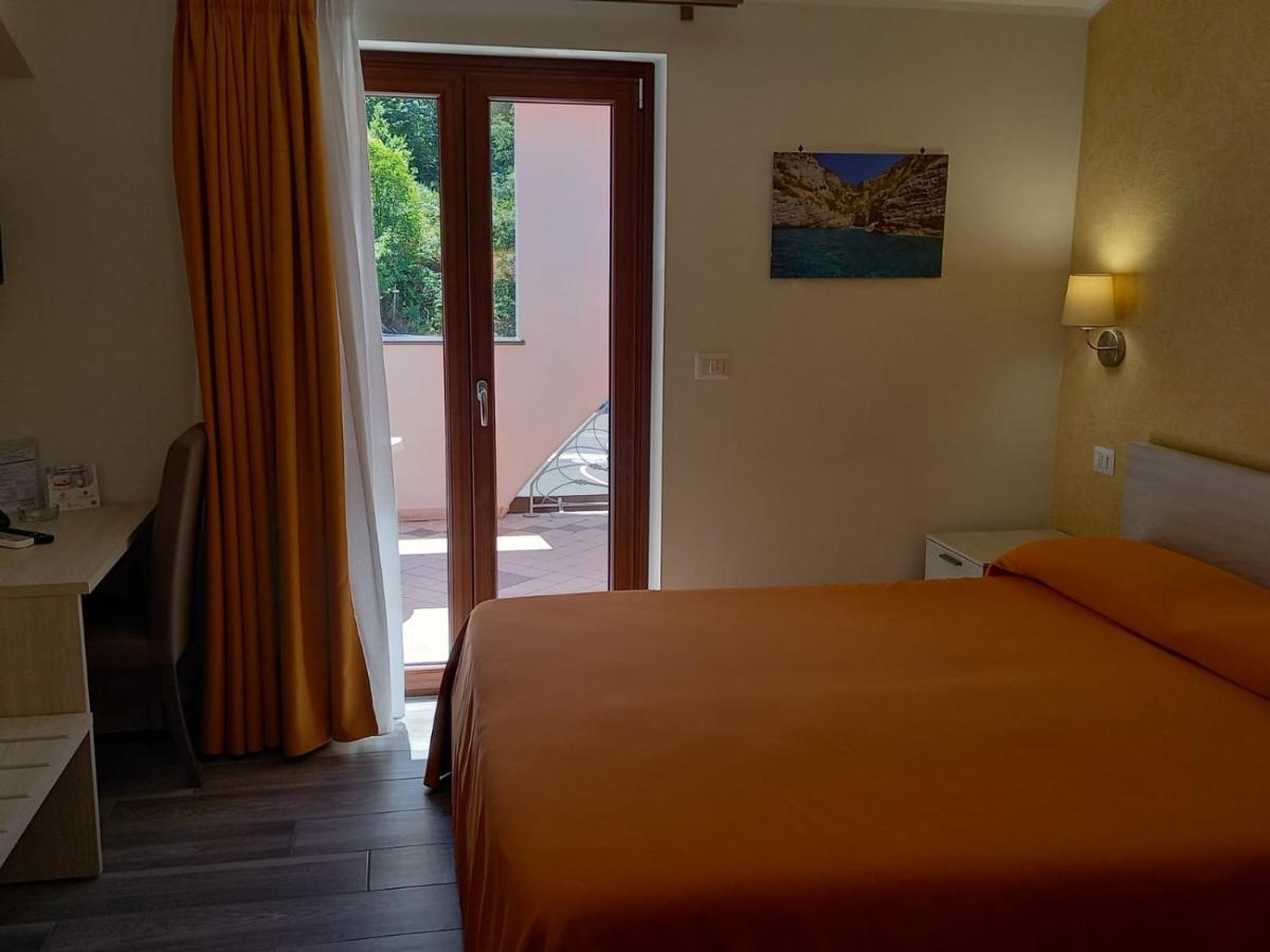 Hotel Ristorante Villa Terry Lauria Inferiore Buitenkant foto